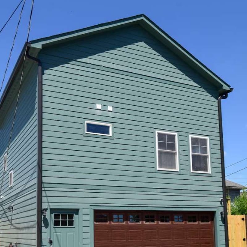 Charming Carriage house in Popular Bates Hendricks